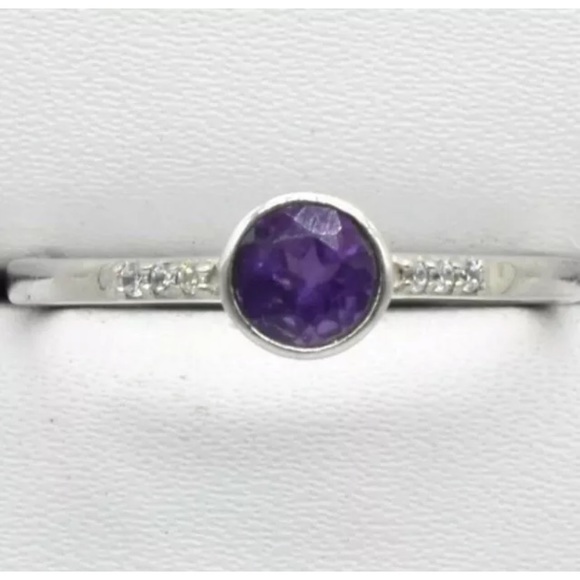 Silver Amethyst(0.4ct) Ring (~Size 8.5) - Picture 2 of 2